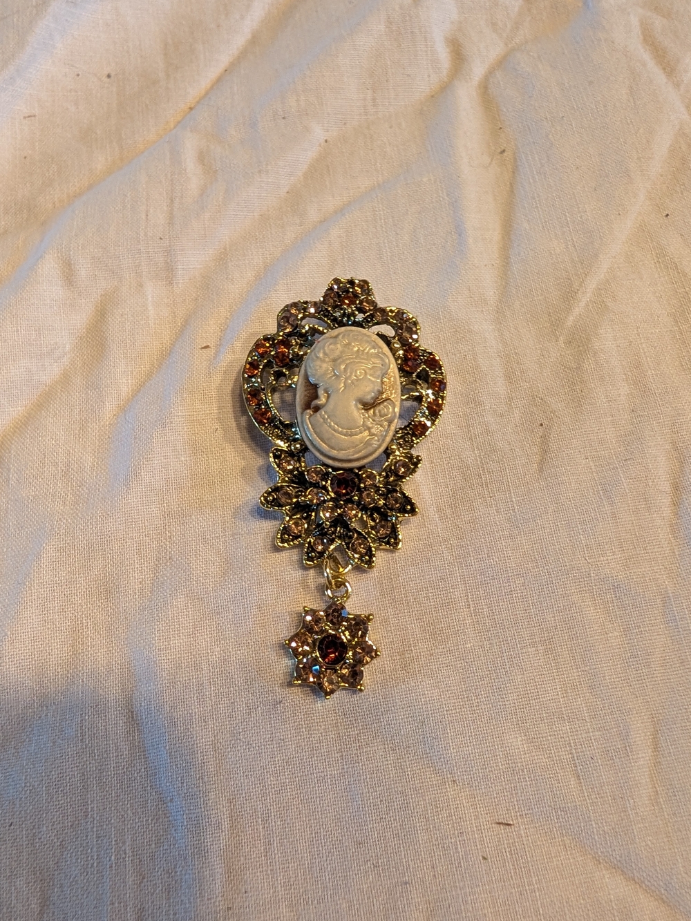 2/80$ Vintage Gold Cameo Brooch with White Cameo and Amber Stones